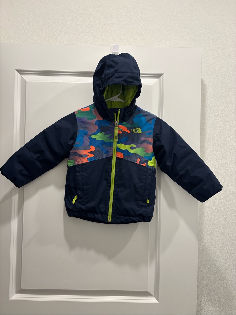 The North Face Navy Camo Jacket with Lime Lining Size 4T